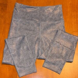 ZYIA Shimmering Gray Light n tight leggings